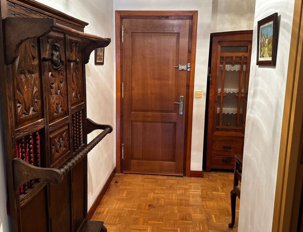 Piso en venta en calle Lasarria