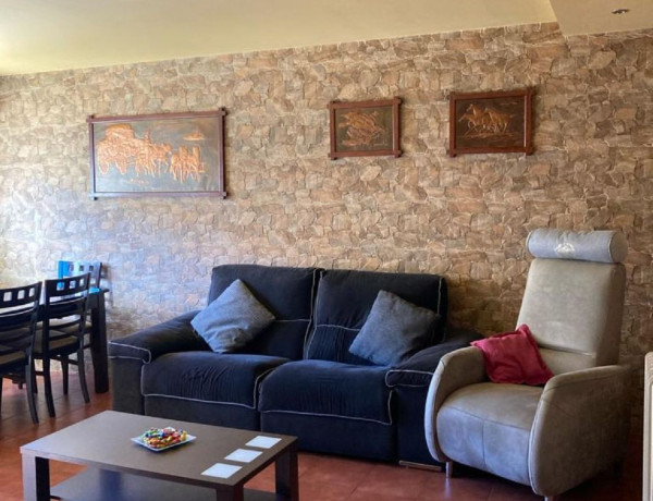 Chalet adosado en venta en La Bañeza