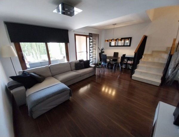 Chalet adosado en venta en calle las Sabinas, 7