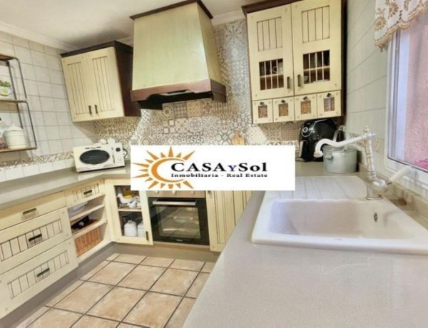 Chalet adosado en venta en calle San Alberto