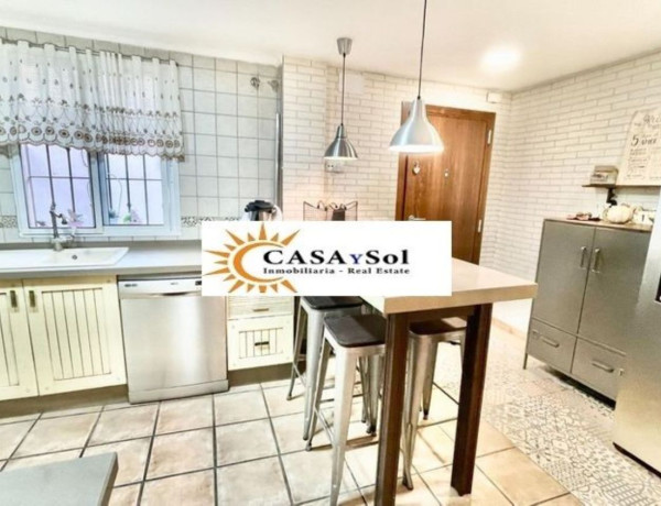 Chalet adosado en venta en calle San Alberto