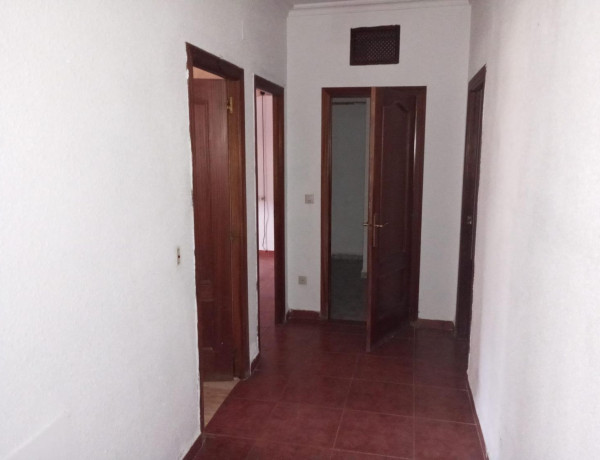 Chalet adosado en venta en Los Barrios