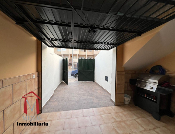 Chalet adosado en venta en Zona de la Vega