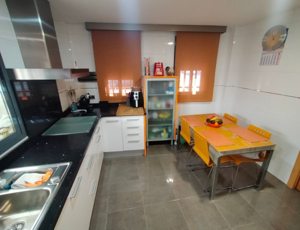 Chalet adosado en venta en Zona pueblo