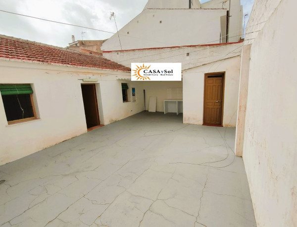 Chalet adosado en venta en calle Juan Carlos I