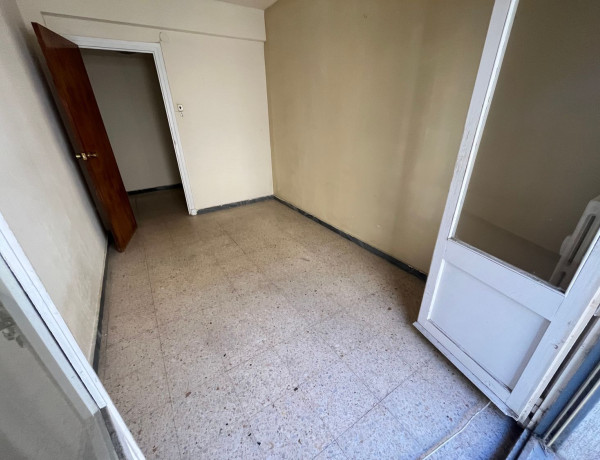 Piso en venta en calle Héroes del Silencio