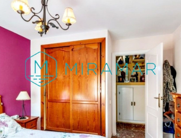 Chalet adosado en venta en calle Alicante