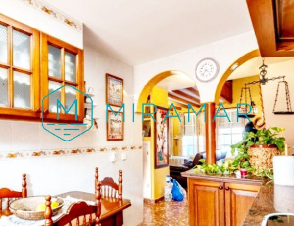 Chalet adosado en venta en calle Alicante