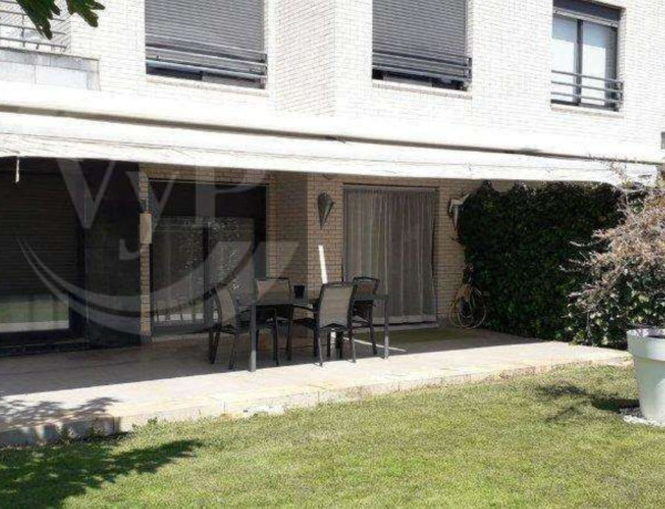 Chalet adosado en venta en calle J. Sebastián Bach