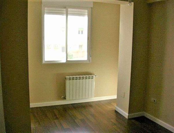 Piso en venta en avenida de Cesáreo Alierta