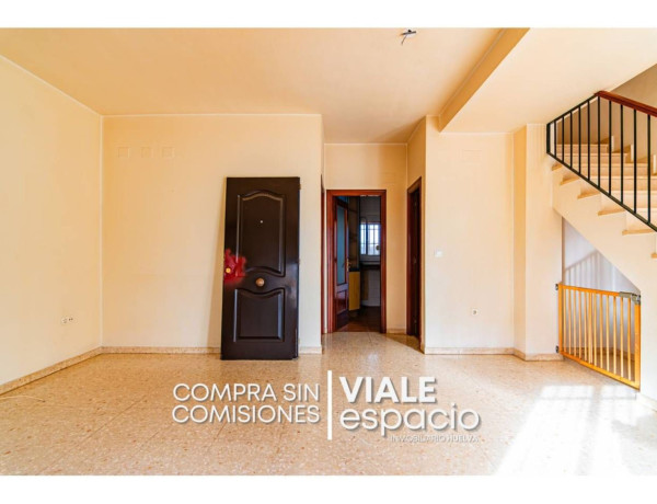 Chalet adosado en venta en calle Joaquín Turina, 17