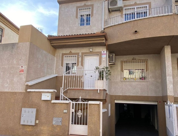 Chalet pareado en venta en calle Río Tajo, 26