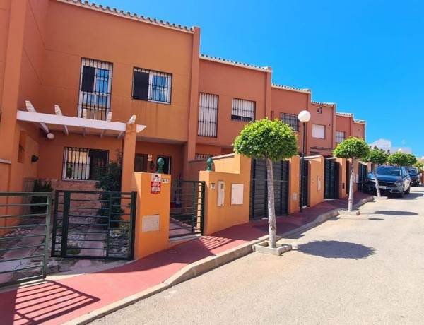 Chalet adosado en venta en calle Anemona, 15