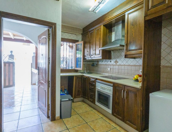 Casa o chalet independiente en venta en calle Tribunas