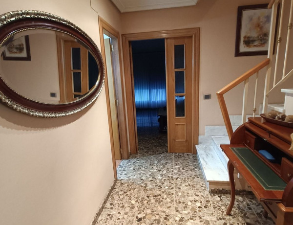 Chalet adosado en venta en Zona Llombai