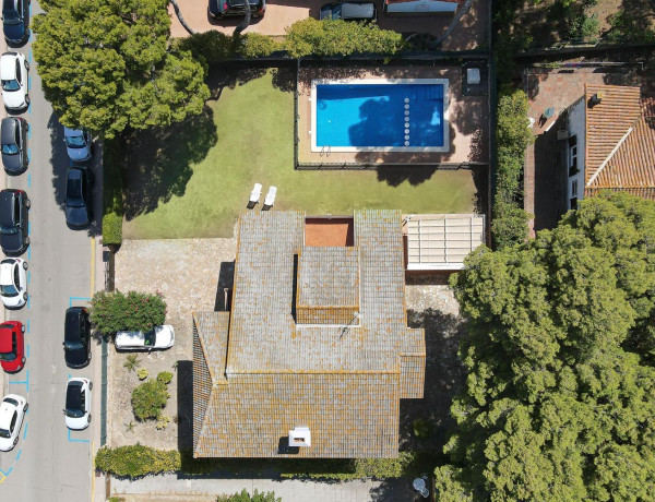 Casa o chalet independiente en venta en avenida dels Arenals de Mar, 18