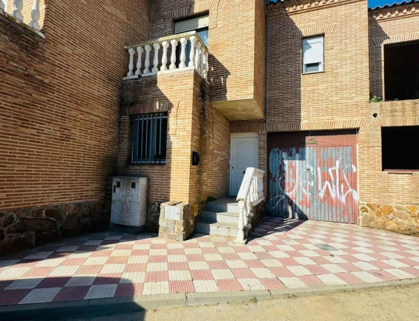 Chalet adosado en venta en calle Calvario