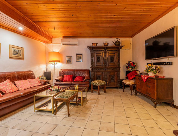 Chalet adosado en venta en castell