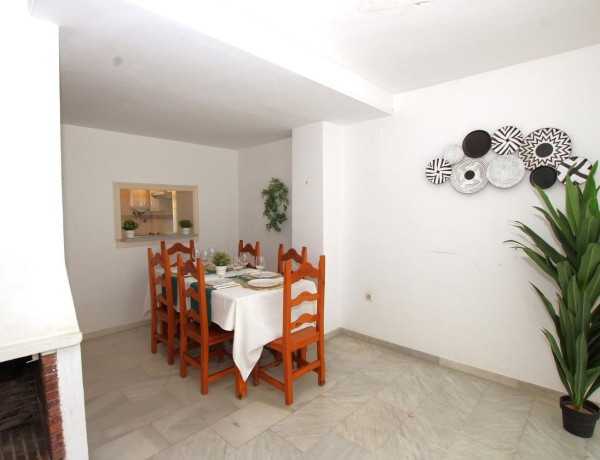 Chalet adosado en venta en Cortijo Torrequebrada