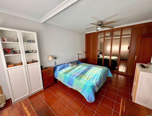 Chalet adosado en venta en calle Doctor Cristóbal Urrea Acosta