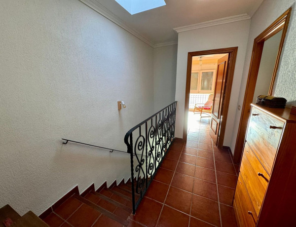 Chalet adosado en venta en calle Doctor Cristóbal Urrea Acosta