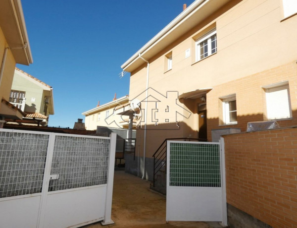 Chalet adosado en venta en agustin rodriguez sahagun