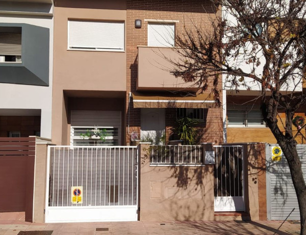 Chalet adosado en venta en calle Doctor José Montilla Bono