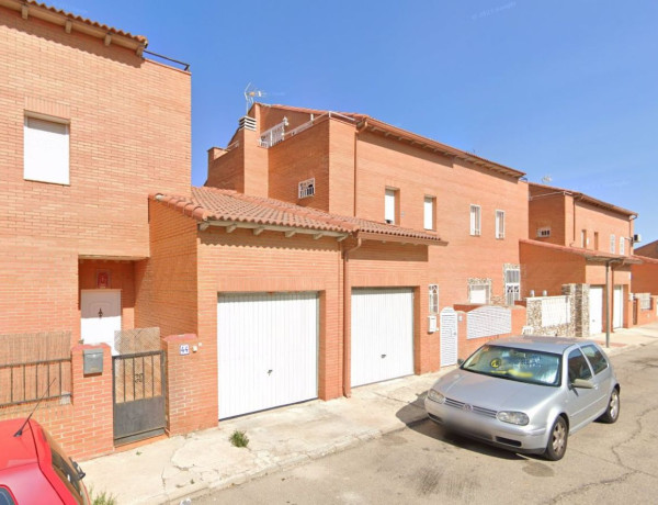 Chalet adosado en venta en calle Segovia, 46