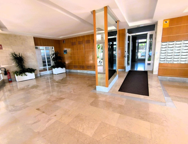 Piso en venta en avenida de la Armada Española, 11