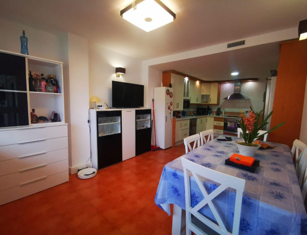 Chalet adosado en venta en Alcolea