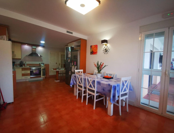 Chalet adosado en venta en Alcolea