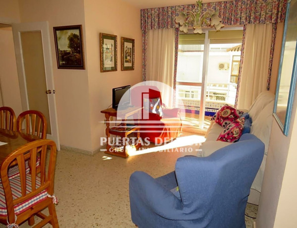 Piso en venta en calle Lora del Río, 2