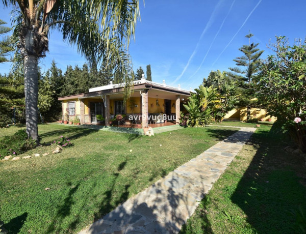 Casa o chalet independiente en venta en calle Clavel