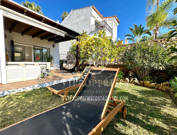 Chalet pareado en venta en calle Laurel, 4