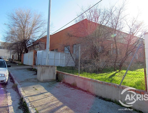 Nave en venta en calle Río Torviscal