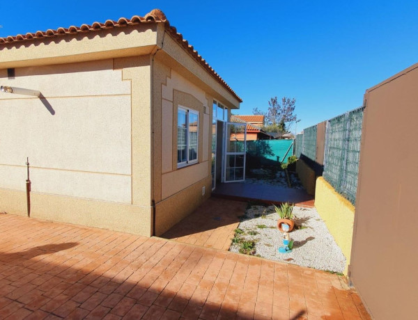 Casa o chalet independiente en venta en calle de la Fuente Valdoma