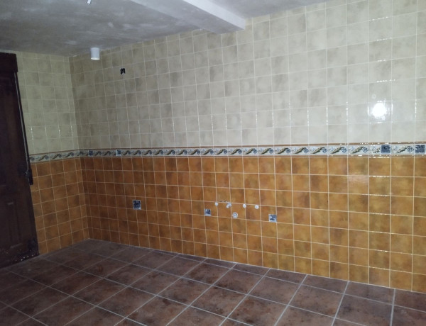 Edificio de uso mixto en venta en Calzada