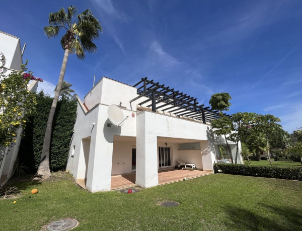 Chalet adosado en venta en Santa Clara