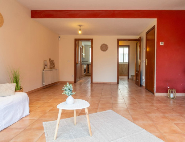 Chalet adosado en venta en calle empuries