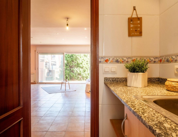 Chalet adosado en venta en calle empuries