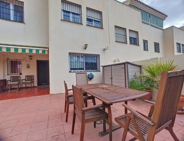 Chalet adosado en venta en calle Rocío Jurado