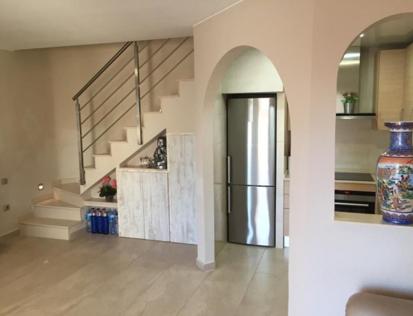 Chalet adosado en venta en avenida de Catalunya