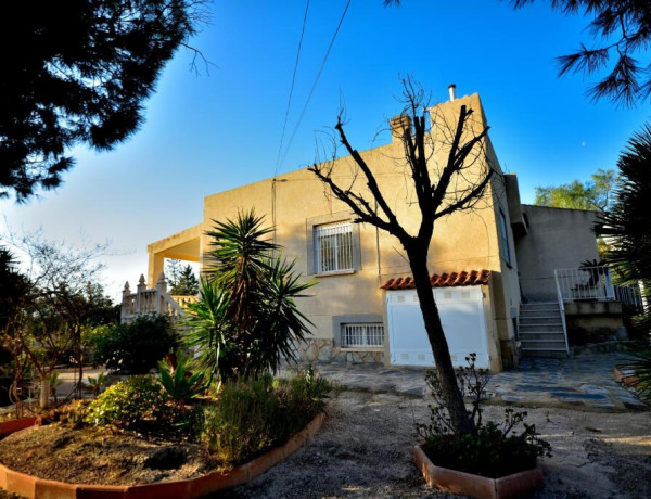 Chalet con vistas panorámicas del litoral Alicantino.