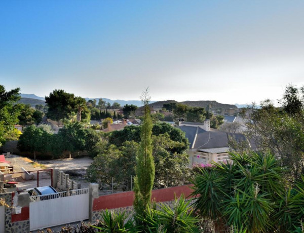 Chalet con vistas panorámicas del litoral Alicantino.