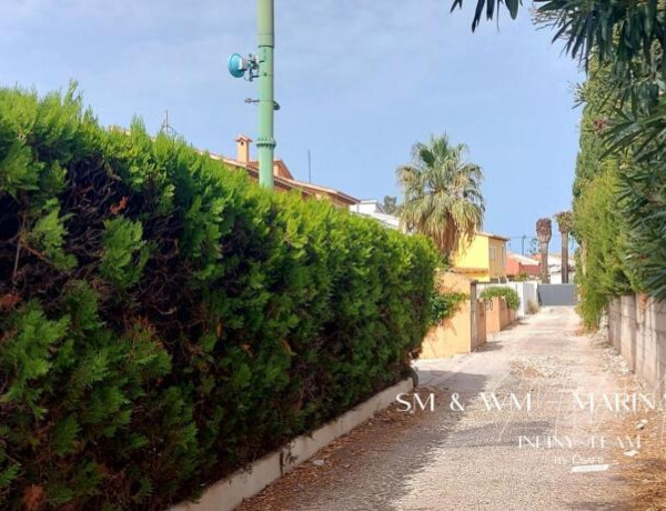 Dénia: Se vende Villa individual de 2 apartamentos separados y jardín en ubicación perfecta de Santa Lucía