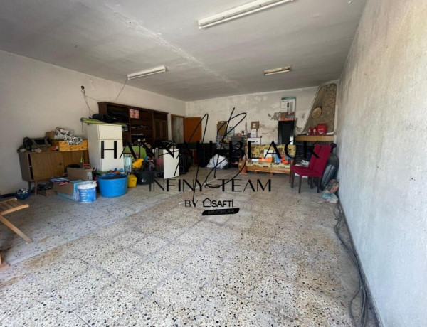 Amplia vivienda ubicada en dos parcelas