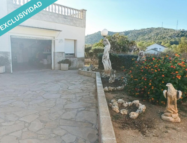 Casa con Piscina y totalmente amueblado en Olerdola.