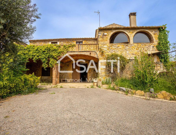 Masía de 8 habitaciones ideal para turismo rural en La Bisbal d’Empordà