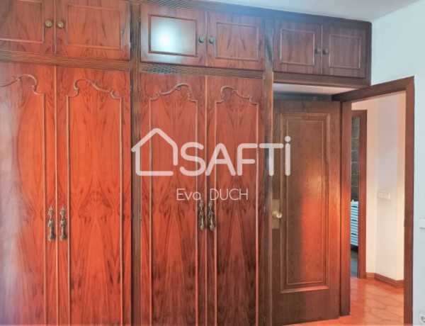 !Vive en Salt! Amplia casa con jardín y 7 habitaciones en venta