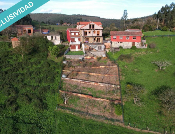 Excepcional vivienda unifamiliar de diseño con preciosa parcela de árboles frutales y vistas a la montaña.